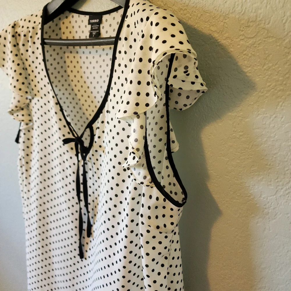 Torrid - 3X - White and Black Polka Dot Tie Neck - Picture 3 of 10